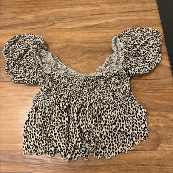 Leopard Print Ruched Top - Picture 2 of 3